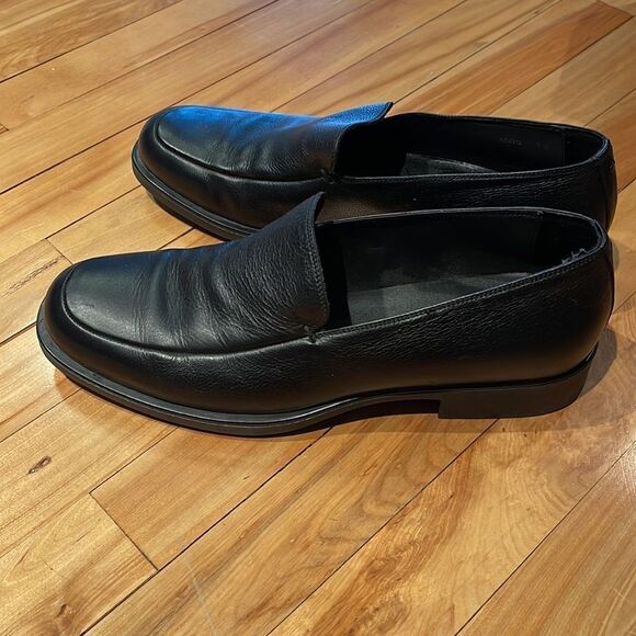Via Spiga black pebbled leather slip on loafers. Size 10. - Picture 2 of 5